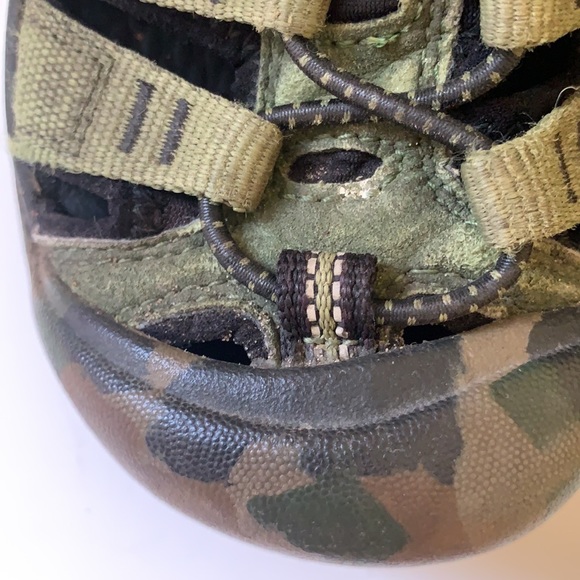 Kids Green and Camouflage Waterproof Keens Shoes - Picture 6 of 16